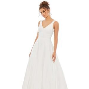 NWT Mac Duggal V-Neck Pocketed Full Skirt Sleeveless Gown Dress Size 12